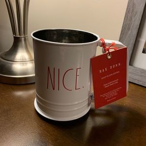 Brand new 3 cup Rae Dunn flour sifter